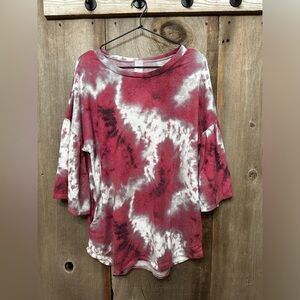 Boutique Tie Dye Bell Sleeve Top with Pockets in Red Wine Size Medium